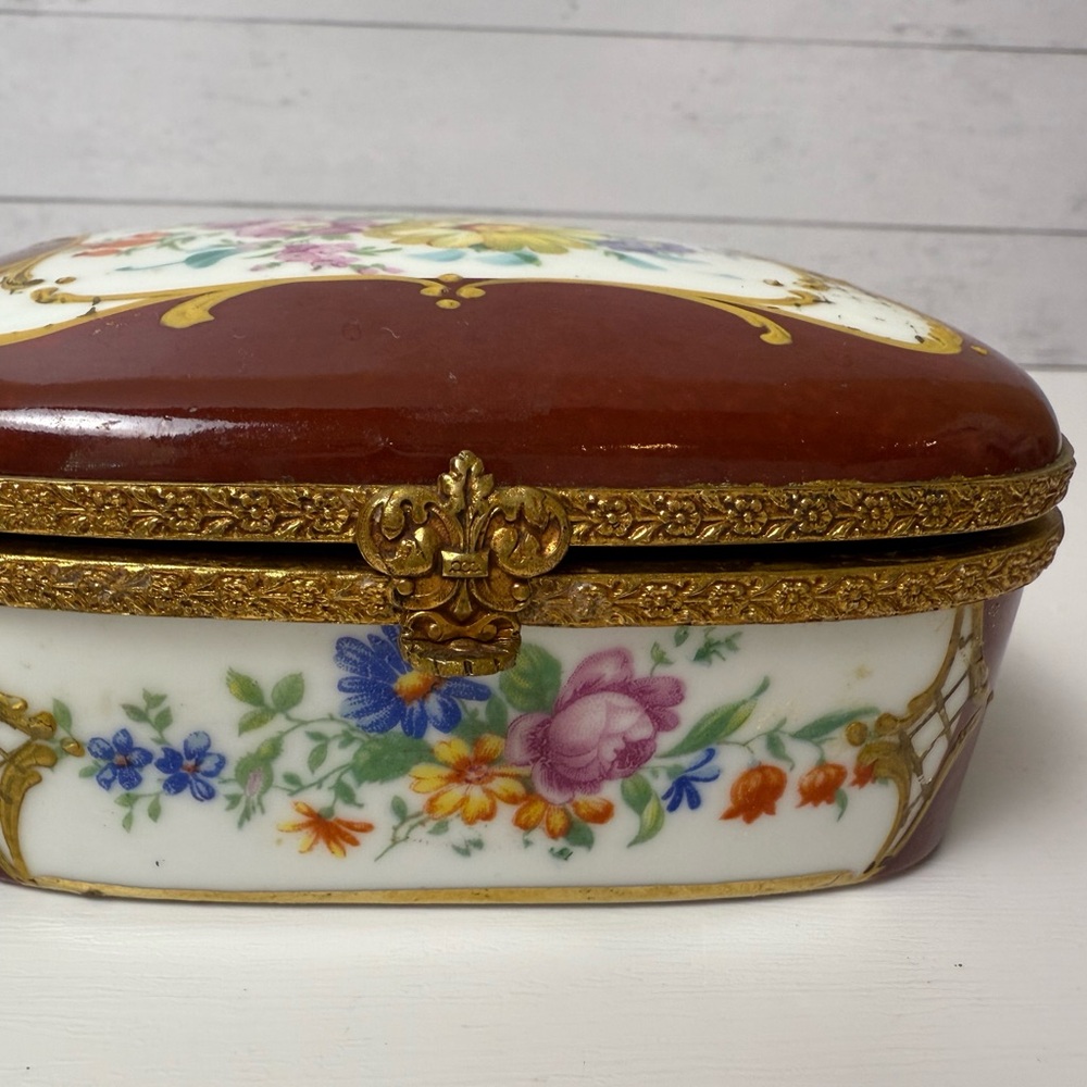 France Hand Painted Plum Porcelain Hinged Trinket Box With Matching Trinket Tray - Picture 11 of 13